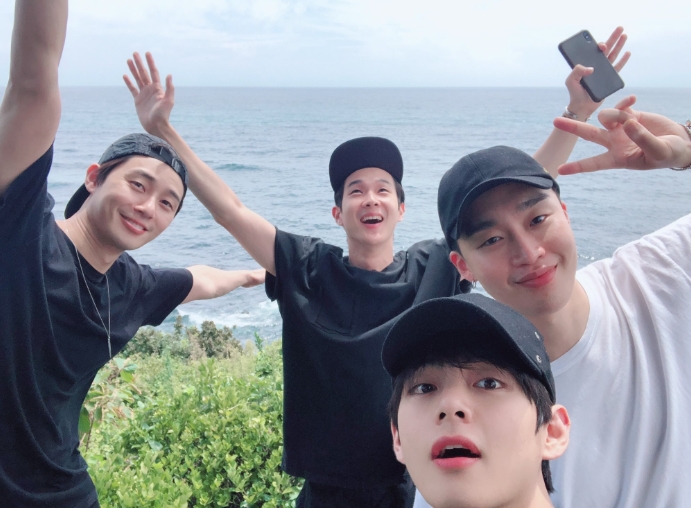 BTS V, Actor Park Seo-joon, Choi Woo-shik and singer Pickboy united in one place.On August 29, BTS official Twitter posted Vs long-term vacation certification shot.In the photo, V is enjoying a yacht trip with Park Seo-joon, Choi Woo-shik and Pickboy.Park Hyung-sik, who is serving a Military service, was replaced by synthetic photographs.V added woga with the photo, revealing Ugaus affection for the members.Park Su-in