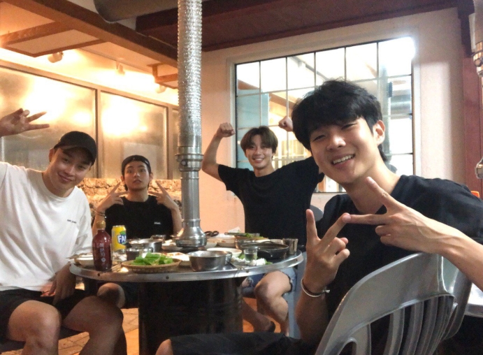 BTS V, Actor Park Seo-joon, Choi Woo-shik and singer Pickboy united in one place.On August 29, BTS official Twitter posted Vs long-term vacation certification shot.In the photo, V is enjoying a yacht trip with Park Seo-joon, Choi Woo-shik and Pickboy.Park Hyung-sik, who is serving a Military service, was replaced by synthetic photographs.V added woga with the photo, revealing Ugaus affection for the members.Park Su-in