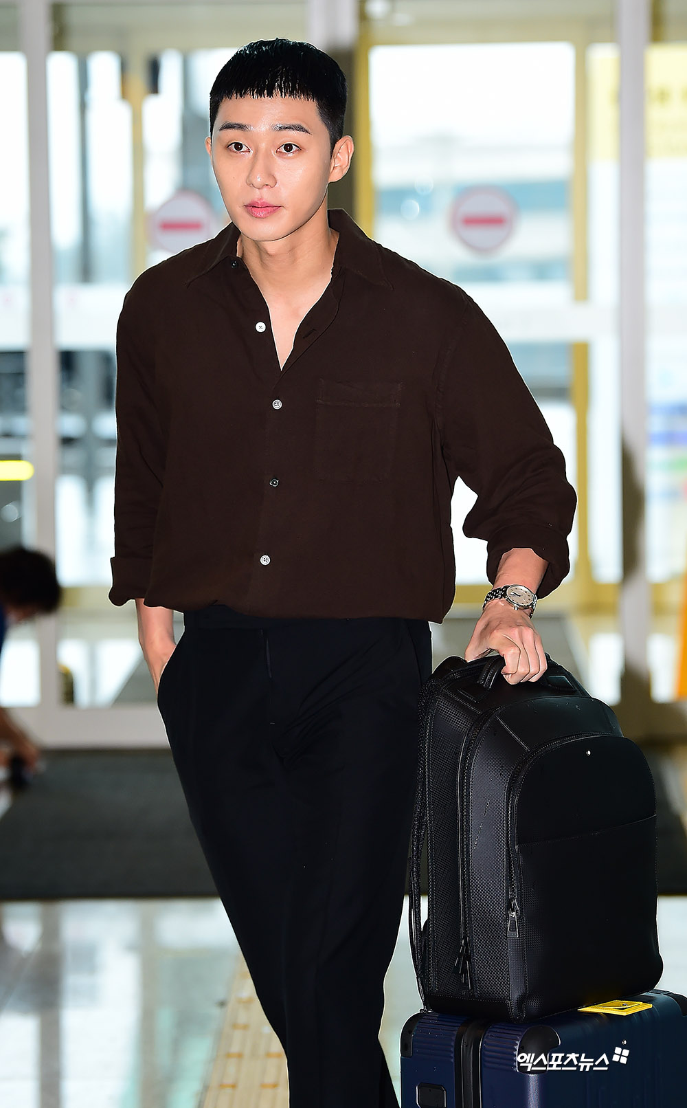 Actor Park Seo-joon is leaving for Taiwan through Incheon International Airport on the 29th of the overseas schedule.