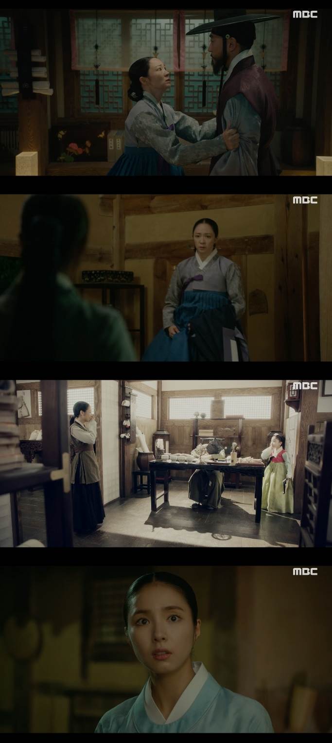 Jeon Ye-seo has noticed the secret of Shin Se-kyungs birthAfter kissing MBCs tree drama Rookie Historian Goo Hae-ryung, which aired on the 28th, Rookie Historian Goo Hae-ryung (Shin Se-kyung) was embellished with her appearance, and Lee Rim (Cha Eun-woo) was constantly embroidered.Among them, Foreign (Fabian) was found and sent to the Yalu River, and Lee Jin (Park Ki-woong) who heard the news wanted to see him.Foreign did not communicate, and attacked and fled Pozol while being transported; Foreign, who later appeared in the Green West Party but fled again, encountered Seo Sung-kwon (Ji Gun-woo) and blocked his mouth.Seo Seong-kwon showed the rosary and later hid him. Hamyoung-gun Lee Tae (Kim Min-sa) suspected Catholics and ordered them to be caught by those who hid Foreign.Seo Sung-kwon, who wrote this down, was anxious and Min Woo-won (Lee Ji-hoon) noticed it.It was Daehan Lim (Kim Yeo-jin) who brought in Foreign; the mother-of-pearl (Jeon Ye-seo) picked him up by the Yalu River, but he was mixed.In the massive search of the palace, Minwoo won the rosary of Seo Sung-kwon secretly and held back in front of Pozol, who showed his hand.The chief said he recognized Min Woo-won, stepped down, and said he would look around the library. Fortunately, Foreign, who was hiding in the library, was not discovered.Foreign, who was hungry afterwards, was found stealing rice cakes from the kitchen of the melted-down party. Foreign could speak Korean.He told me a few things about him while eating rice that Irim had given him, introducing himself as a merchant selling books in Qing Dynasty, and saying that his wife came to Korea because she needed money.He also said that he came to see Hanyang Kim. After further questioning, it was revealed that the person he was meeting was an acquaintance of the author, Irim.Rookie Historian Goo Hae-ryung, who was watching the happy Lee and Hussambo, secretly called Lee.Rookie Historian Goo Hae-ryung told Irim to be careful, notifying him of the doubts about Foreign.After that, Rookie Historian Goo Hae-ryung returned to the presbytery and Seo Sung-kwon, who remained, said he would look at his book.Rookie Historian Goo Hae-ryung was anxious and offered a rebuke; Seo was surprised to see Rookie Historian Goo Hae-ryungs rebuke.Meanwhile, Irim could not sleep late at night, and went out and found Foreign sitting alone in front of the pond.After the conversation, Foreign asked, Do you know where dawn comes (Seoraewon)? But soon he said it was nothing.After that, Mohwa, who visited Koo Jae-kyung (Fairy Hwan), was invited to the house by encountering Rookie Historian Goo Hae-ryung who left work.Rookie Historian Goo Hae-ryung invited Koo Jae-kyung to the room to see the shoes outside and ask if the guest came, and Koo Jae-kyung was surprised to see the mother-of-pearl and sent Rookie Historian Goo Hae-ryung to bring the drink.Mowha recalled the childhood story of Rookie Historian Goo Hae-ryung to himself in the past and soon noticed the identity of Rookie Historian Goo Hae-ryung.Rookie Historian Goo Hae-ryung was not Koo Jae-gyeongs biological brother.Mohwa went out and looked at Rookie Historian Goo Hae-ryung as if he missed the past.The young Rookie Historian Goo Hae-ryung, who had met him in his fathers library, was a playful laughing child after bringing a index finger to his lips to keep quiet with his sleeping father.The new Rookie Historian Goo Hae-ryung is broadcast every Wednesday and Thursday at 8:55 pm.Photo = MBC Broadcasting Screen