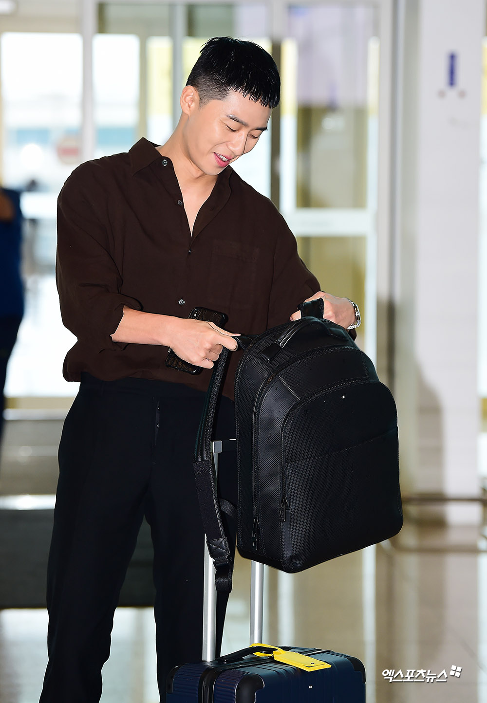Actor Park Seo-joon is leaving for Taiwan through Incheon International Airport on the 29th of the overseas schedule.