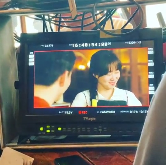 Actor Gong Hyo-jin has unveiled the shooting scene of Celborian Flowers.On the 29th, Gong Hyo-jin posted a short video on his instagram with an article entitled Oh Jung-se, I hate it sometimes because it is so funny.The public image is a shooting scene, and Gong Hyo-jin is showing a smile that can not tolerate laughter when Oh Jung-se appears.This reveals the atmosphere of the scene and attracts attention.On the other hand, Gong Hyo-jin will appear on KBS 2TV drama Mombaek Flower scheduled to be broadcast on September 18th.Photo: Gong Hyo-jin SNS
