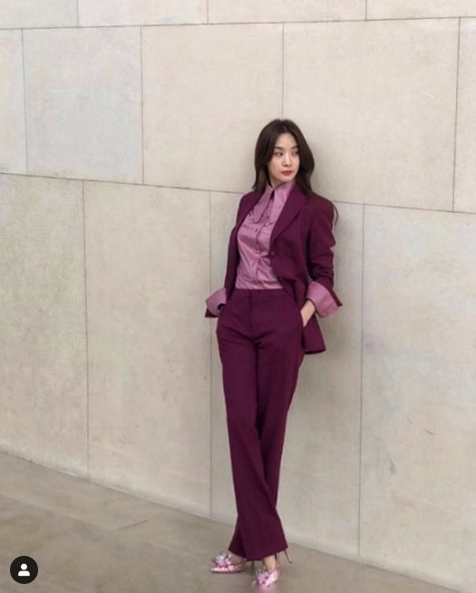 Lee Chung-ah posted a picture on his SNS on the 29th with an article entitled Burgundy Hyona. This Hotel is my Hotel.In the photo, Lee Chung-ah poses against the Hotel wall.The urban beauty and chic vibe of Lee Chung-ah, dressed in a Burgundy suit, draws attention.Fans who encountered the photos responded such as Styling Perfection itself, It is so beautiful and It is a style that can be digested because it is Yiuna.Meanwhile, Lee Chung-ah plays the role of VIP dedicated team Ace Yi Hyuna, who has excellent work ability as well as a dignified and wonderful charm in SBS new drama VIP.The first broadcast on October 7 at 10 pm.
