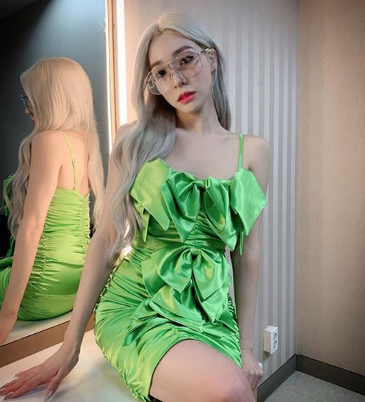 Girl group Girls Generation member Tiffany Young boasted mature charm.Tiffany Young posted a picture on his personal Instagram on the 29th with an article called my energy.In the open photo, Tiffany Young is wearing a green dress and taking a provocative pose, especially with a small face and perfect body that is covered by glasses.The netizens who watched this made various comments such as It is like a green fairy, It is so beautiful and Abstract of costume digestion power?Meanwhile, Tiffany Young will host a Magnetic Tour in San Francisco, Vancouver, Portland, Seattle, Chicago, Toronto, Philadelphia, Boston, Brooklyn, Atlanta, Houston, Dallas and Los Angeles from October to meet fans.
