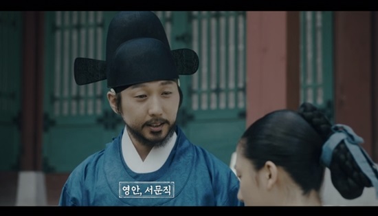 Shin Se-kyungs birth secret was revealed, and Jeon Ye-seo, who learned about it, was in a hurry.In the MBC drama Rookie Historian Goo Hae-ryung (played by Kim Ho-soo/directed by Kang Il-soo Han Hyun-hee), which was broadcast on August 29, the mother-sister (Jeon Ye-seo) was aware of the identity of Rookie Historian Goo Hae-ryung (Shin Se-kyung) ...When Koo Jae-kyung (Fairy Hwan), who learned medicine together in Seoraewon in the past, introduced Rookie Historian Goo Hae-ryung as my sister, Mohwa questioned, When did you have a sister? Soon, Rookie Historian Goo Hae-ryung was surprised to learn that he was the daughter of Lean on Me.Koo asked the mother-of-pearl to keep secrets, saying, Please pretend not to know, there is something to do.The mother-of-one left the room and said to Rookie Historian Goo Hae-ryung, Im sorry, Ill see you next time.Rookie Historian Goo Hae-ryung wondered and told Koo Jae-kyung, What did you talk about in there?I asked him if he knew, but he closed his mouth saying, Lets rest.My father is a man who helped me at the top, not medicine, and has no name or office.He died early. The mother-of-one said to herself, No ... and soon recalled the past twenty years ago.Twenty years ago, Mohwa had a conflict after pouring Brine on the injured leg of Sungkyunkwans larvae, and Youngan Seomunjik helped the mother.Sungkyunkwan larvae sprayed Brine with dirty hands. When the castle was angry, Youngan Seomunjik said, The hands of the government, your feet with the water, what would be more dirty? Go and wash.I smell sweat, he said, scolding the larvae and praising the mother for how did you know, saying, How to write a Brine on a wound.In addition, the preface to Youngan said to Mohwa, I believe that when heaven gives a person, it gives a lot of things because it is a high status and does not give a lot of things because it is a low status.You have a lot of things, no matter what you were born, so be a precious person by my side. He gave me a chance to learn medicine at Seoraewon.Thanks to this, Mohwa was able to learn Western medicine in Seoraewon.The mother-of-one was surprised that Lean on Mes daughter, who was like my benefactor, was Rookie Historian Goo Hae-ryung.Earlier, Mohwa delivered the book Woodujongseo written by Youngan Seomunjik to Rookie Historian Goo Hae-ryung, and Rookie Historian Goo Hae-ryung read the book and saved Lee Rim (Cha Eun-woo) by persuading the people.Rookie Historian Goo Hae-ryungs author of the book, Rookie Historian Goo Hae-ryungs father, revealed the fact that he was the father of Reversal story.Yoo Gyeong-sang