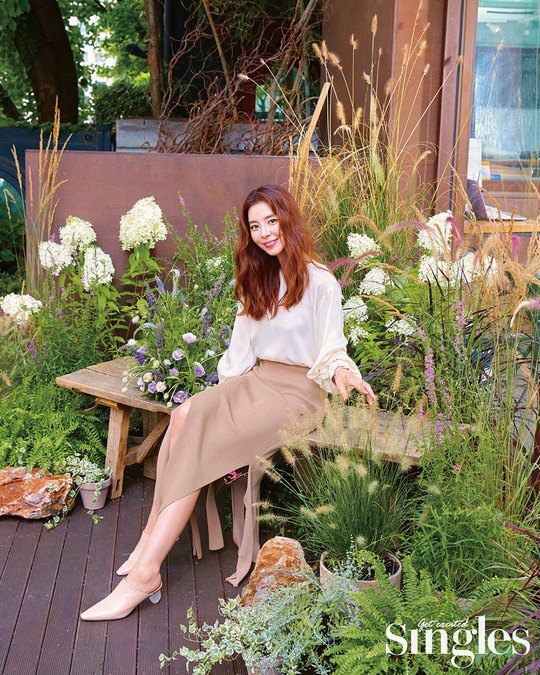 A Kim Gyu-ri pictorial has been released.Fashion Magazine Singles released a picture of Actor Kim Gyu-ri, who is more beautiful than flowers on August 30th.Kim Gyu-ri, who recently showed a candid and dignified charm as a lawyer Miniforce in the End TVn Drama 60 Day Designated Survivor, showed a pure and simple appearance as a human Kim Gyu-ri enjoying flower arrangements in this picture.Kim Gyu-ri, who returned to the CRT for a long time, said on the 20th that the end of the drama 60-day designated survivor was a work that started with the significance of Acting for a long time.The character Miniforce Yeon does not have a lot of amount, but it was a little difficult to connect the sentiment line because it went in and out like licorice.Im a little sorry for my personal greed, but Im glad its all right, End said.Kim Gyu-ri, who recently started flower arrangements as a hobby, said, When I see flowers, my mind is cleaned and I think a lot.And I became diligent: I had to go to the flower market early in the morning to buy fresh flowers, and when I put flowers in the vase, I had to make a whole harmony and use my head.Its good to have a hobby that can use your body and mind diligently, he said.Kim Gyu-ri, who enjoys various hobbies on dances, paintings, etc., in addition to flower arrangements, said, I realized that it is important to work in a career, but what you can enjoy for me is important for your life.Ive been through a lot of things and Ive realized that if I want to live, I have to do what I can and think about.So I think it is important to listen to myself and keep communicating. He told me how to love himself.Kim Gyu-ri, who is working as a radio DJ through tbs FM Kim Gyu-ris Fondant Fondant, said, It would be meaningful if they could convey the thoughts that supported me when I was too hard and lonely to people in the same situation.In this context, I am so happy to communicate with listeners every day on Radio, and it is a miracle to me. minjee Lee