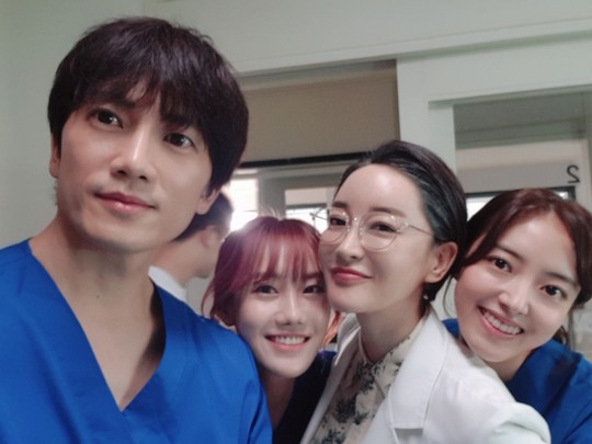 , Ji Sung X Lee Se-young also has a smileThe Avengers cheerful appearance at the Doctor Room Hanse Hospital was revealed.Kim Hye-euns agency, One & One Stars, released a behind-the-scenes cut of Kim Hye-euns Drama shooting scene, which is appearing on SBSs Golden Loom (playplayplayed by Kim Ji-woon/directed assistant).Kim Hye-eun in the photo is staring at the camera with Ji Sung (Chahn station), Lee Se-young (Kang Si-young station), Normal people (Kang Mi-rae station), and Hwang Hee (Lee Yu-jun station), which are called Hanse Hospital The Avengers.Lee Se-young and Normal People, who are co-working as the daughter of Kim Hye-eun (played by Min Tae-kyung), are showing super-close skinship with both sides of Kim Hye-eun.In the last broadcast, discussions on the dignity of Kang I-soo (played by Jeon No-min), the husband and hospital director of Min Tae-kyung, are being held in detail, and the tension of Drama is rising to its peak.In addition, Johns body condition, which can not predict tomorrow, is also at stake as a doctor.Min Tae-kyung, who clearly distinguishes himself as a doctor and a guardian in the immediate situation and shows unwavering beliefs, is firmly playing a role as the central axis of Drama.Min Tae-kyung, who keeps the same eye on himself as well as John, and leads a different tension, is attracting attention.hwang hye-jin