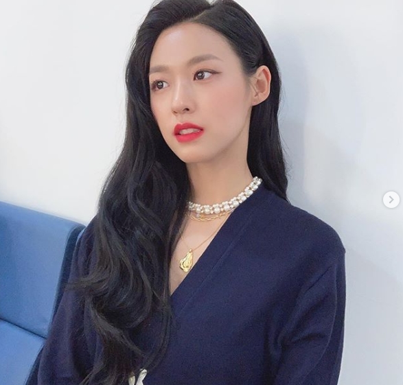 AOA Seolhyun flaunts alluring Beautiful looksSeolhyun posted several photos of himself on his personal Instagram on August 30.In the photo, Seolhyun stares at the camera with a navy cardigan matching colorful jewelery.Park Su-in