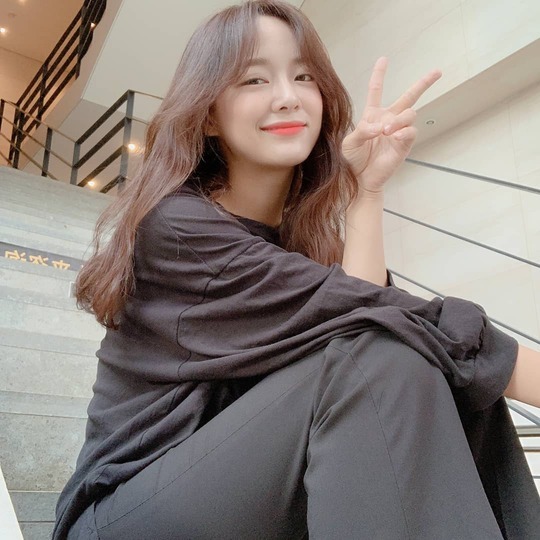 Group Gugudan member Sejeong boasted a watery beautiful look.Sejeong posted several photos on Gugudan Instagram with an article entitled Wait to Rain on August 30.Inside the picture was a picture of Sejeong, who took a V-pose; Sejeong smiles at the camera.Sejeongs blemishes-free white-oak skin and high nose catch the eye.The fans who saw the photos responded such as It is really beautiful, It is lovely, I saw the picture as soon as I saw it.delay stock