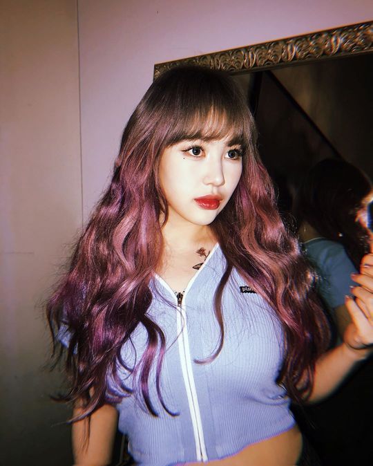 Singer Park Ji-min flaunted her watery beautiful lookPark Ji-min posted a picture on his Instagram on August 30.The picture shows Park Ji-min, dyed with purple, with a white-green skin without Park Ji-mins blemishes and a large clear eye that catches the eye.Park Ji-mins stiff nose also attracts attention.Fans who encountered the photos responded such as It is a goddess, It is really beautiful and It is beautiful.delay stock