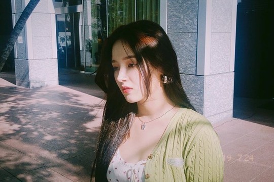 Nancy boasted a credible beauty even if she was a Princess in Fairytale.Group Momoland member Nancy released four photos on her official Instagram account on August 30.Nancy, pictured, is beaming in a green cardigan, then flashing a dapper look, then brushing her hair and showing off her smug nose.han jung-won