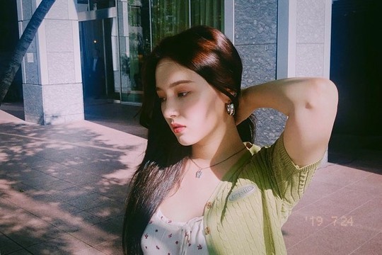 Nancy boasted a credible beauty even if she was a Princess in Fairytale.Group Momoland member Nancy released four photos on her official Instagram account on August 30.Nancy, pictured, is beaming in a green cardigan, then flashing a dapper look, then brushing her hair and showing off her smug nose.han jung-won