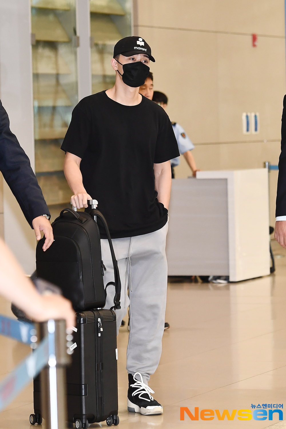 Actor Park Seo-joon arrives in Taiwan after completing an overseas promotion schedule held in Taiwan through Incheon International Airport in Unseo-dong, Jung-gu, Incheon, on the afternoon of August 30.exponential earthquake