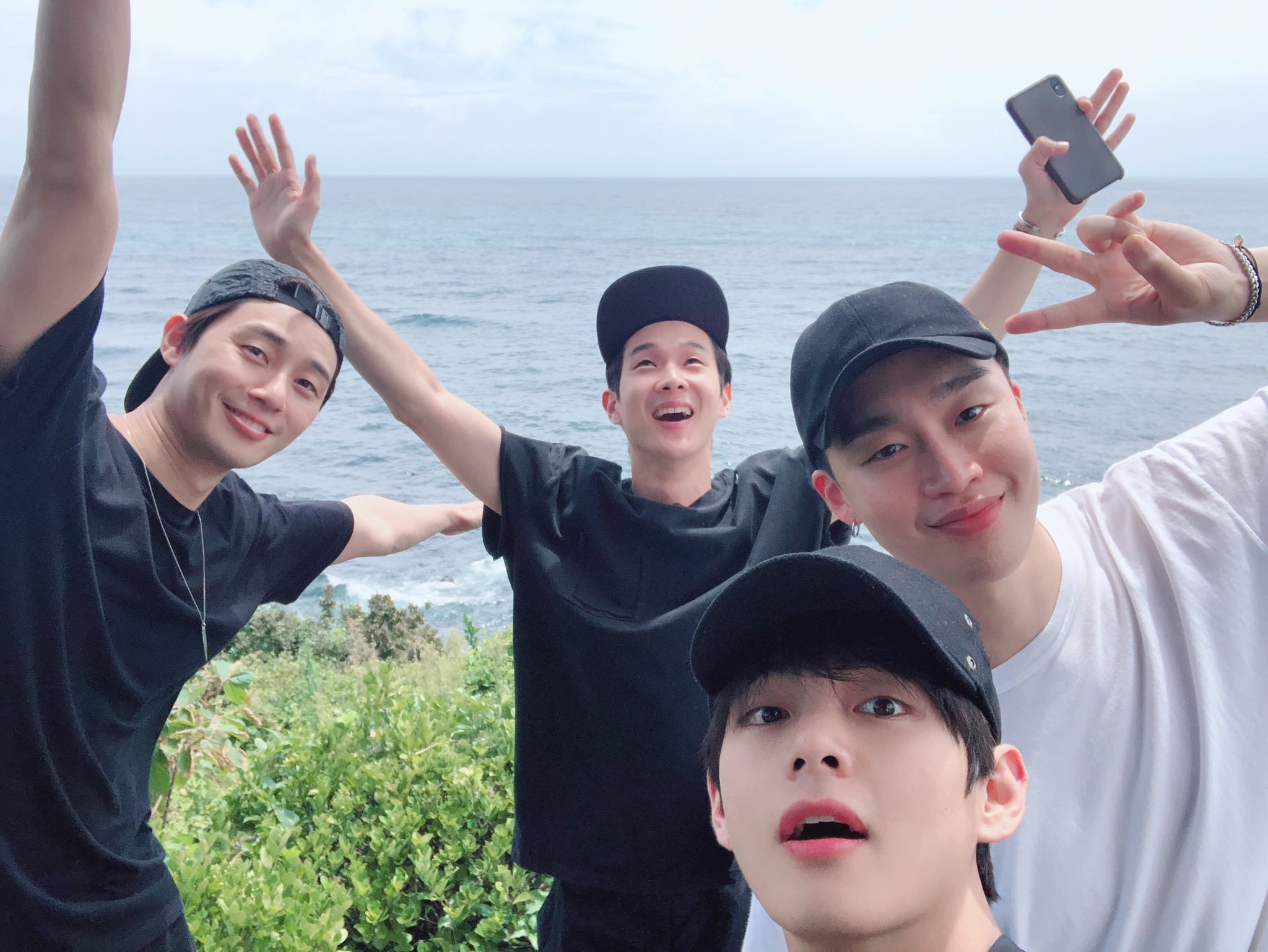 BTS V has been on vacation with actor Park Seo-joon and Choi Woo-shik singer The Resurrection of Pigboy Crabshaw.On the 29th, BTS official SNS posted a photo of V with Park Seo-joon, Choi Woo-shik, and The Resurrection of Pigboy Crabshaw, along with Wooga.In the photo, V is in a happy friendship Travel with members of the entertainment group Ugauga Park Seo-joon, Choi Woo-shik, and The Resurrection of Pigboy Crabshaw (Park Hyung-seok is absent from military service) on a boat, eating meat, raising two arms on the beach and smiling broadly.BTS members are spending their time on long-term vacation for about two months.Photo = BTS Twitter