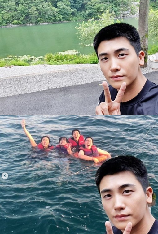 Park Hyung-sik, who is in the Military service, reported on the current situation.Actor and singer Park Hyung-sik posted a picture on his SNS on the 31st with an article entitled The Source of Wooga Group Photo Synthesis.Park Hyung-sik in the public photo is posing with his short hair and drawing a V with his fingers.At this time, Park Hyung-sik cuts his face and synthesizes it into a water photo with Park Seo-joon, Choi Woo-shik, BTS V, and Pickboy.The photo was posted on Vs SNS on the 29th, which is also Park Hyung-sik, who showed his longing for Friends.Park Hyung-sik added: We are one, a survival report. I am not a bit late, but thank you for being alive.Meanwhile, Park Hyung-sik joined the army in June and is currently serving in the Military Police of the Capital Defense Command.Photo: Park Hyung-sik SNS