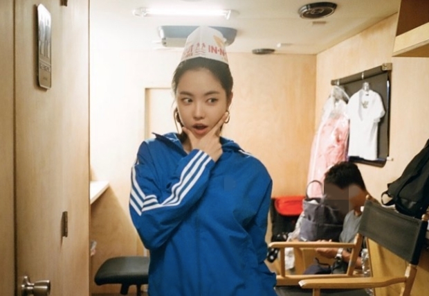 Girl group Apink member Son Na-eun released his daily life through photos, and the fans Sight was gathered.Son Na-eun attracted attention by posting several photos through his SNS on the 30th.In the photo released, Son Na-eun is posing cute in a blue tracksuit top.Fans expressed their favorable comments such as Goddess itself, It is so cute and Pretty Son Na-eun.On the other hand, Apink, who celebrated his eighth anniversary this year, released his digital single album Everybody Ready? in April and kept his promise with his fans.son na-eun social media