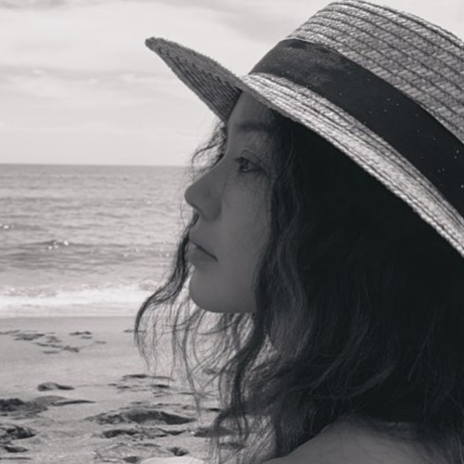 Singer and Uhm Jung-hwa has released photos of the travel destination taken by Yoon Hye-jin.Uhm Jung-hwa posted a picture on her SNS on the 31st, when she took the photo, tags the ID of Yoon Hye-jin to let them know that they were together.In the photo, Uhm Jung-hwa boasts an atmosphere-filled side.Earlier, Uhm Jung-hwa said he was enjoying a trip to Jeju Island with the article Pass for a short day.Uhm Jung-hwa is set to release the movie OK! Madame.This work is a pleasant action comedy that the president of the restaurant Mi Young and the computer repair specialist Sukhwan couple make to save their family in the hijacking that took place during their first family trip.There is a lot of attention to the screen outing of Uhm Jung-hwa, which has been meeting for a long time since Mitsu Wife (2015).