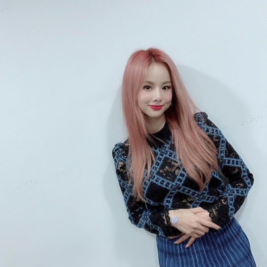 Group EXID leader Solji boasted a watery beautiful look.Solji posted a picture on his instagram on September 1 with an article entitled I enjoyed it.Inside the picture was a picture of Solji, who was sticking his lips out to the camera.Soljis blemishes-free white-oak skin and thick lips make her look more beautiful. Soljis neat aura stands out.delay stock