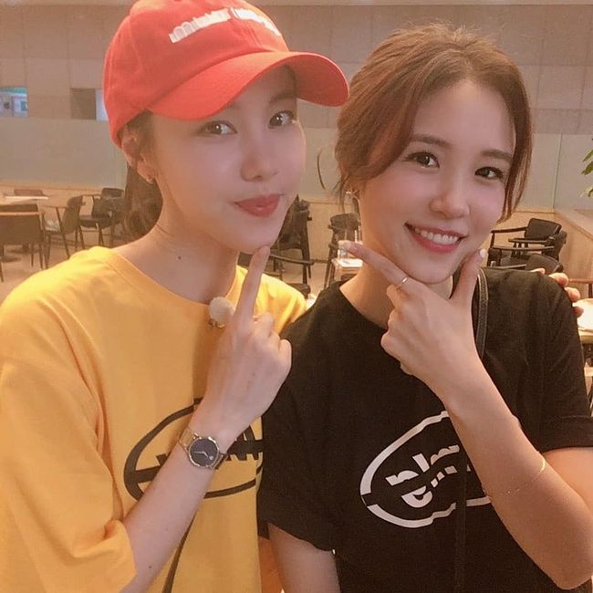 Jang Ye-won, Kim Ye-won Sunny Haha X Ji Suk-jin Running Man shooting Celebratory photo public disclosureJang Ye-won SBS announcer appears in Running Man Celebratory photohas released the book.Jang Ye-won posted a few photos on his instagram on the 1st of the week with the article Running Man next week.In the photo, Jang Ye-won is taking pictures with actors Kim Ye-won, Girls Generation Sunny, Haha, and Ji Suk-jin.Jang Ye-won poses with them face to face and drawing a V with his fingers.On the other hand, Jang Ye-won will appear on SBS Running Man which was broadcast on the 1st with Kim Ye-won, Sunny and Stern.