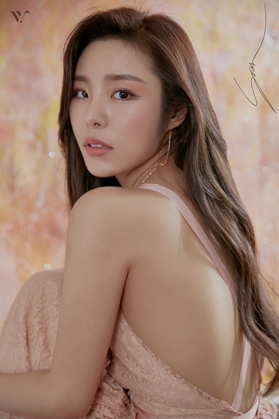 Girl group MAMAMOO Wheein first released his second solo album Soar concept photo.Wheein posted a teaser image on the official SNS on the 1st, featuring the title song Soar of the solo album Lets Break Up.In the public image, Wheein matches the long earrings in a pink dress, creating an alluring charm and a faint atmosphere.The expressionless Wheein is beautiful, but he gazed at the camera with a sad eye somewhere, raising expectations for a new song Lets break up.In particular, the picture that looks blurred behind Wheein is drawn by Wheein for this album Soar, and it attracts attention because it can find traces of Wheein who directly participated in the overall concept of the album such as painting work and styling of costume.Wheein will release the web jacket image and making video of Soar which will be released on the 4th, and attention will be focused on Wheeins delicate and deep musicality to show the new song Lets break up.Moreover, Wheein is getting a hot response from fans, including suggesting a link to his first solo album magnolia.In addition, Junki is participating in Wheeins new song Lets Break Up production and is gathering topics.Wheein and Junki, who reunited in two years and six months after the burden in March 2017, are expected to fill the music industry with emotions with a good-looking ballad this fall.On the other hand, Wheein will release his second solo album Soar, which includes the title song Lets Break through various music sites at 6 pm on the 4th.