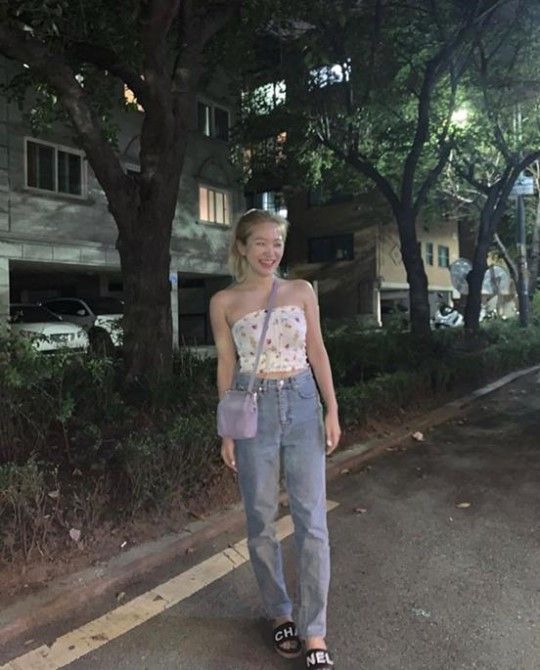Group Red Velvet member Yeri has reported on the latest news through XING (SNS).Yeri posted a picture on his instagram on the 1st, with an article entitled Summer Goodbye, I enjoyed it, Ill see you again.In the open photo, Yeri is staring at the camera wearing a white sleeveless tee and jeans.The netizens who watched the photos responded that Summers Yeri was brilliant and brilliant than anyone else, Big hit the next Summer and Which is and so on.Meanwhile, Red Velvet, to which Yeri belongs, made his debut in 2014 with the song Happiness.The group is continuing its activities by announcing a new song Sonic Sound on the 20th of last month.