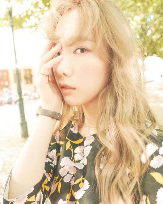 Group Girls Generation leader Taeyeon flaunted dreamy Beautiful looksTaeyeon posted a photo on her Instagram page on Sept.The picture shows Taeyeon, who has one eye covered, and the white skin of Taeyeon, which does not show any blemishes despite the close-up picture, attracts attention.Taeyeons lantern-colored eyes make the Beautiful look even more prominent.The fans who responded to the photos responded such as It is so beautiful, It is snowy, It is like a doll.delay stock