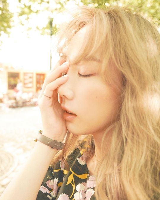 Group Girls Generation leader Taeyeon flaunted dreamy Beautiful looksTaeyeon posted a photo on her Instagram page on Sept.The picture shows Taeyeon, who has one eye covered, and the white skin of Taeyeon, which does not show any blemishes despite the close-up picture, attracts attention.Taeyeons lantern-colored eyes make the Beautiful look even more prominent.The fans who responded to the photos responded such as It is so beautiful, It is snowy, It is like a doll.delay stock