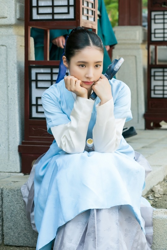 The behind-the-scenes cut of the three-color charm of Na Hae-ryung Shin Se-kyung, Cha Eun-woo and Park Ki-woong was released.In addition, Lee Ji-hoon, Park Ji-hyun and other specialists such as the appearance of the special cut of the special cut of the museum is open to the public.MBC Tree Drama Na Hae-ryung released a scene behind-the-scenes cut on September 2nd, including Shin Se-kyung, Cha Eun-woo and Park Ki-woong.Na Hae-ryung, starring Shin Se-kyung, Cha Eun-woo, and Park Ki-woong, is the first problematic Ada Lovelace () in Joseon and the Prince Yirim in the antiwar Motaesolro (Cha Eun-woo) Phils full romance annals.Lee Ji-hoon, Park Ji-hyun, and other actors such as Kim Ji-jin, Kim Min-Sang, Choi Duk-moon and Sungjiru.In the 25-28th episode of the new officer, Na Hae-ryung, the figure of a foreigner (Fabian) who turned the palace over, and Na Hae-ryung and Irim who helped escape the palace were drawn.Lee, who chose to break through the front to take responsibility for this, narrowly avoided the punishment of Kim Min-Sang, Hamyoung-gun, but with the sudden wedding news, he foresaw the romance crisis with Na Hae-ryung and raised expectations for the next broadcast.As a result, the 28th Nielsen Seoul Capital Area recorded 7.4% of the audience rating, maintaining the top spot.In addition, the 2049 ratings (based on Seoul Capital Area), which is a key indicator of advertisers major indicators and channel competitiveness, also showed a high figure of 2.4%, proving that it is a popular drama.Shin Se-kyung, Cha Eun-woo, and Park Ki-woong, who are releasing hidden charm behind the characters in the public photos, are included.First, Shin Se-kyung is holding a hand fan in his hand and making a charming face with a chin support, which gives a smile to the viewers.Cha Eun-woo also lights up around with a bright smile; Park Ki-woong also gives a warm-heartedness by playing a finger V for the camera.They are the back door of the scene staff and the sticky feeling and making the filming scene laugh every day.Special photos of the officers of the Yemun-kwan, who are receiving a lot of love from viewers with various charms, were released.First, Shin Se-kyung and Park Ji-hyun, Lee Ye-rim, and Jang Yoo-bin, who are active as Ada Lovelace four-members, gather their attention.The smile of both arms as if it were a god makes the viewer feel good.In the meantime, the senior officers gathered together with Huh Jung-do are taking a group reunion with their shoulders, Lee Ji-hoon, who took a V-position side by side, and Park Ji-hyuns affectionate appearance.They are known to boast perfect chemistry, such as taking care of each other in fact, and attention is focused on their future activities.All actors and staff are maintaining a strong relationship inside and outside the camera and raising the atmosphere of the filming scene, said Na Hae-ryung, a new employee. I would like to expect the performance of the officers who are increasingly synergistic with the more and more of the meeting.hwang hye-jin