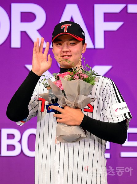 Korea announced Lee Min-ho as Cole Hamels in the fourth leg of the group stage of the World Baseball Softball Federation 2019 18U Baseball World Championship Championship (18 years old and younger) at 6 p.m. on the 2nd at Hyundai Cha Dreamball Park in Ilgwang-myeon, Busan.Korea is on the same day as right fielder Lee Ju-hyung (Gyeongnam High School) ~ second baseman Kim Ji-chan (Raon High School) ~ designated hitter Nam Ji-min (Busan Information High School) ~ first baseman Jang Jae-young (Deoksu High School) ~ shortstop Park Min (Yatop High School) ~ baseman Shin Jun-woo (Daegu High School) ~ left fielder Park Joo-hong (left fielder) ~ catcher Kang Hyun-woo (Yoo Shin) ~ Park Si-won (Gwangju First High School) will start as a starter.Group A is tied with four teams in Korea, Nicaragua, Canada and Australia by two wins and one loss.Korea is a very important bout as the results of Nicaragua match are determined by whether or not the first place in the group is in the group.