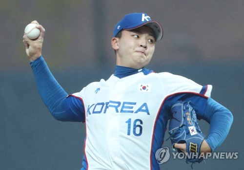 The national team led by Lee Sung-yeol (Yoo Shin-go) won the 9th - 0 and 6th rainfall colds against Nicaragua in Group A of the 29th Asian Junior Baseball Championship Championship (under 18 years old) at Hyundai Dreamball Park in Busan.Canada - With the Netherlands game in the rain, Korea has won three games and lost one, surpassing Canada and the Netherlands (two wins and one loss) to become the only one in the joint.Korea has only left the last Kyonggi in the UEFA Champions League with China on the 3rd, so it has virtually booked a super round entry with only the top three teams in each group.Lee Min-ho, the right-hander of Korea, who made his first appearance in the tournament, gave up only one walk in five innings and completely blocked the Nicaragua batting line with no-hit.He mixed curves and forkballs in a heavy fastball in the middle and late 140km, and struck out five.In the batting line, Nam Ji-min (Busan Information High School), who hit the third batter, led the attack with two hits and three RBIs in four at-bats.Nam Ji-min, who is also an axis of the national teams starting lineup, showed off his batting talent by wielding a .500 (7 for 14) hit in this tournament.Kim Ji-chan (Raongo) hit two hits in four at-bats and one RBI in nine at-bats, and Park Si-won (Gwangju Ilgo) hit two at-bats and helped the victory.Nicaragua, on the other hand, had two wins and two losses; Nicaragua committed and self-destructed a heap of misleading flays in addition to three official-recorded errors in the rain that had been pouring throughout Kyonggi.Korea picked up three points in the third inning after a series of errors by Nicaragua.When Lee Ju-hyung (Gyeongnam High School) grounded in the first base with one out, second baseman Gustavo Arana missed the ball, leading to opportunities for first and second base.Korea, which made one out with a surprise bunt hit by Kim Ji-chan, but Nam Ji-mins check-swing hit the pitchers head.Pitcher Yovani Canales threw home and grabbed a second out count, but catcher Jorge Lopez threw the ball to first base for the Bottle Lay.While the ball rolled to the outfield, Korea scored two points after digging into the first baseman after the second baseman.Korea hit the home base with a ball that fits Jang Jae-youngs body, and the runner of third base missed the ball with a high-rise hit by Park Min (Yatop High) in the first and third bases of the second baseman Aranas failure to capture the fallout spot.Korea added another point because of the second baseman Aranas backing of Nam Ji-mins lesson in the second inning at the end of the fourth inning.Even at the end of the fifth, Nicaraguas error did not miss the opportunity and scored five points.Korea took a chance to make a safe run with a mistake by third baseman Elian Lay and consecutive hits by Shin Jun-woo (Daegu High School) and Park Joo-hong (Jangchung High School).Park Siwon hit a two-run homer on the left side of the center fielder and added one point to Kim Ji-chans infield grounder in the first inning.Korea was headed to the front of left fielder Roher Layton in the second and third bases.However, Layton missed the ball from the field of view due to the heavy rain, and two runners stepped on the home side at the same time.The official record is Nam Ji-mins two RBIs, a left-handed double.The referee covered the ground with a tarpaulin and waited for the rain to stop before Nicaraguas attack in the early sixth as the rain intensified.But as the rain continued to rain, Korea declared a rainfall cold victory in the 9th - 0th and 6th.Korea, Nicaragua 9 - 0, 6 rainfall cold victory .. Nam Ji-min 2 hits and 3 RBIs