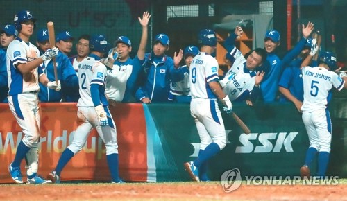 The national team led by Lee Sung-yeol (Yoo Shin-go) won the 9th - 0 and 6th rainfall colds against Nicaragua in Group A of the 29th Asian Junior Baseball Championship Championship (under 18 years old) at Hyundai Dreamball Park in Busan.Canada - With the Netherlands game in the rain, Korea has won three games and lost one, surpassing Canada and the Netherlands (two wins and one loss) to become the only one in the joint.Korea has only left the last Kyonggi in the UEFA Champions League with China on the 3rd, so it has virtually booked a super round entry with only the top three teams in each group.Lee Min-ho, the right-hander of Korea, who made his first appearance in the tournament, gave up only one walk in five innings and completely blocked the Nicaragua batting line with no-hit.He mixed curves and forkballs in a heavy fastball in the middle and late 140km, and struck out five.In the batting line, Nam Ji-min (Busan Information High School), who hit the third batter, led the attack with two hits and three RBIs in four at-bats.Nam Ji-min, who is also an axis of the national teams starting lineup, showed off his batting talent by wielding a .500 (7 for 14) hit in this tournament.Kim Ji-chan (Raongo) hit two hits in four at-bats and one RBI in nine at-bats, and Park Si-won (Gwangju Ilgo) hit two at-bats and helped the victory.Nicaragua, on the other hand, had two wins and two losses; Nicaragua committed and self-destructed a heap of misleading flays in addition to three official-recorded errors in the rain that had been pouring throughout Kyonggi.Korea picked up three points in the third inning after a series of errors by Nicaragua.When Lee Ju-hyung (Gyeongnam High School) grounded in the first base with one out, second baseman Gustavo Arana missed the ball, leading to opportunities for first and second base.Korea, which made one out with a surprise bunt hit by Kim Ji-chan, but Nam Ji-mins check-swing hit the pitchers head.Pitcher Yovani Canales threw home and grabbed a second out count, but catcher Jorge Lopez threw the ball to first base for the Bottle Lay.While the ball rolled to the outfield, Korea scored two points after digging into the first baseman after the second baseman.Korea hit the home base with a ball that fits Jang Jae-youngs body, and the runner of third base missed the ball with a high-rise hit by Park Min (Yatop High) in the first and third bases of the second baseman Aranas failure to capture the fallout spot.Korea added another point because of the second baseman Aranas backing of Nam Ji-mins lesson in the second inning at the end of the fourth inning.Even at the end of the fifth, Nicaraguas error did not miss the opportunity and scored five points.Korea took a chance to make a safe run with a mistake by third baseman Elian Lay and consecutive hits by Shin Jun-woo (Daegu High School) and Park Joo-hong (Jangchung High School).Park Siwon hit a two-run homer on the left side of the center fielder and added one point to Kim Ji-chans infield grounder in the first inning.Korea was headed to the front of left fielder Roher Layton in the second and third bases.However, Layton missed the ball from the field of view due to the heavy rain, and two runners stepped on the home side at the same time.The official record is Nam Ji-mins two RBIs, a left-handed double.The referee covered the ground with a tarpaulin and waited for the rain to stop before Nicaraguas attack in the early sixth as the rain intensified.But as the rain continued to rain, Korea declared a rainfall cold victory in the 9th - 0th and 6th.Korea, Nicaragua 9 - 0, 6 rainfall cold victory .. Nam Ji-min 2 hits and 3 RBIs