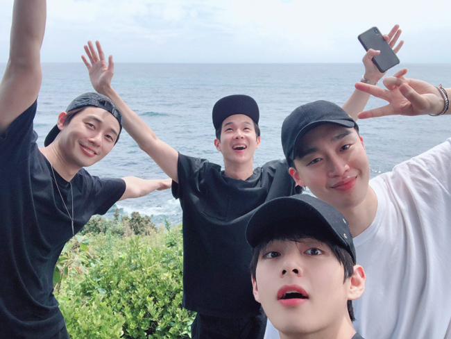 On the 29th of last month, BTS V posted a picture on Twitter Inc. with Park Seo-joon, Choi Woo-shik, and Pickboy on a friendship trip with Wooga Pam.In the photo, V is having a pleasant time enjoying fishing and barbecue with Sea in the background with Park Seo-joon, Choi Woo-shik and Pickboy of Wooga Pam.In another photo, Park Hyung-sik, who was not in military service, synthesized his face and showed off their deep friendship.Vs tweets on the day received the attention of numerous media around the world, including Humpi, Allkpop, Wow Korea and Nassion Lex.V posted several photos on Twitter Inc. of BTS today and informed fans that they had a good day at Sea, said Hollywood entertainment media Lee News.They seemed to be having the best time in their lives, and their friendship is a brighter moment. The North American media, the Ministry of Korea, also said, The friendship is very strong. If a friend is missing, Ugapam can not be completed, so I put a picture of the type that went to the military.The fans are thrilled that V is enjoying the end of summer.V took the form together with a photo shop while posting a yacht travel photo, said Hollywood Life.The fans were impressed that their friendship was too precious and that the editing technology of V was as powerful as Vs affectionate mind. When Vs travel photos came up, Park Hyung-sik released his One-Born photo, which was in a synthetic photo through Insta.In addition, V showed off his sticky friendship with each other by promoting Pickboys new song Kelly on the tweet, and after posting V, Kelly and Pickboy took first and second place in the melon real-time search query side by side, enjoying the None effect.Allkpop wrote in a follow-up article, They redefine the meaning of friendship. They support each other dramatically and respond to each other every time they publish original works.Fans are also having a cute interaction with them, and One K-pop also said, Ugapam, who is enjoying vacation together while synthesizing photos, is a very lovely group. 