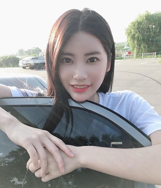 Girl group DIA Eunjin reported on the latest situation.Eunjin told the DIA official Instagram on the afternoon of the 3rd, These days, its cold in the evening:-) ~ The more you do this, the better the health careful you always know.I posted a picture with the article.In the open photo, Eunjin is leaning on the car door and smiling at Camera. Eunjin is attracting attention because he is creating a pure but lovely atmosphere.Meanwhile, DIA, which Eunjin belongs to, acted as Wowa in March.