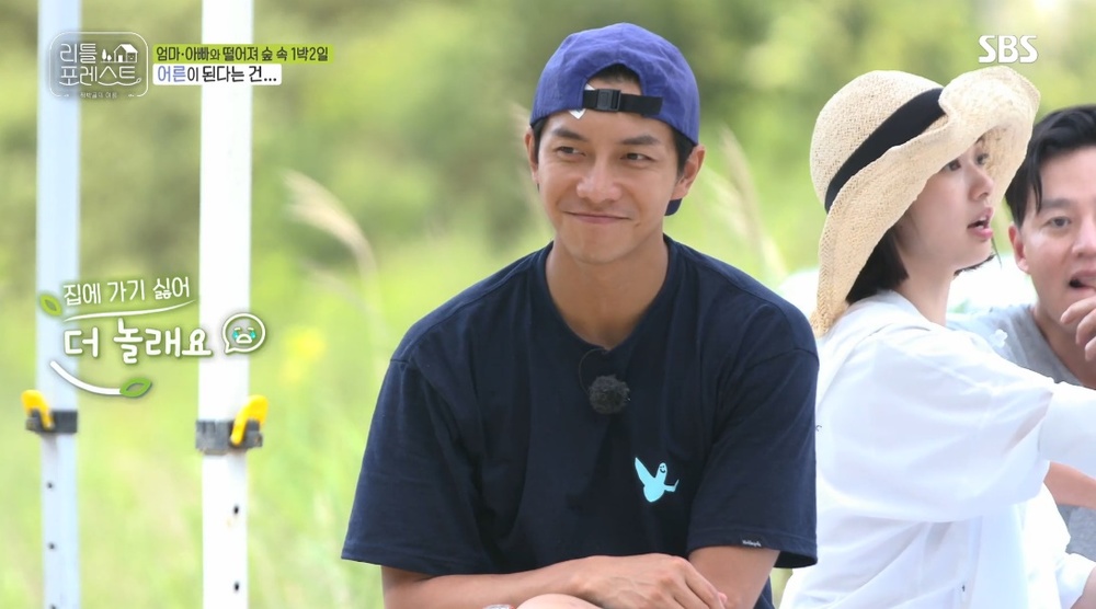 Lee Seung-gis Confessions have made viewers feel clunky.Lee Seung-gi, who cares for the children and plays with them, recalls his fathers image, bought sympathy from the viewers.SBS Wolhwa Entertainment Little Forest is a project to create a HOME Kids Garden for children these days.Lee Seo-jin, Lee Seung-gi, Park Na-rae and Jung So-min provide healing and fun through caring for children at the eco-friendly care house.The forest care is a different place for children who are familiar with the city. The combination of children with nature is enough to give viewers healing.The nature-friendly background, the sunny childrens appearance, is a foundation to be seen comfortably without a stimulating story.Little Forest is different from the Parenting Entertainments that have mainly introduced the fathers parenting story.Lee Seo-jin, Lee Seung-gi, Park Na-rae and Jung So-min, who care for children, are unmarried men and women who are not married as well as parenting.Those who are forced to be poor at parenting are still taking care of their children with more effort and enthusiasm.Lee Seo-jin, Lee Seung-gi, and Jung So-min showed enthusiasm for qualifications such as childrens cooking instructors and childrens psychological counselors before meeting children.I was not accustomed to parenting, but their eyes were always on the children.On September 2, the four people were revealed.I was filled with affection in the way I listened to the childrens stories and talked in the eyes of the children, and watched the children playing in the water and smiled.On the way back from the water, Lee Seung-gi said, Now I look like Ive seen it from our Father before.I wanted to see the real Father while doing this program. I recalled my father who always kept himself young and tried to do anything for himself.Lee Seung-gi, called Passion Uncle, learned woodworking directly for children and surprised everyone by participating in the production of a tree house on a tree.The tree, completed by Lee Seung-gi, made the childrens best playgrounds happy.Lee Seung-gi, who recalls his father in such a self-image, gave viewers a thought.emigration site