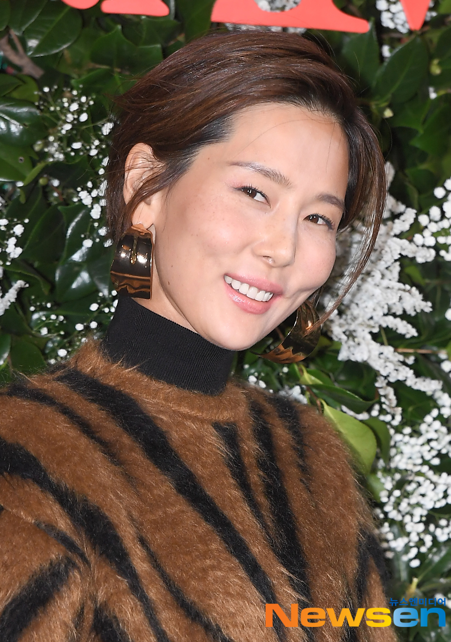 Broadcaster Kim Na-young attended a photo-wall event at the Seoul Gangnam District Cheongdam-dong Maxmara Seoul Flagship Store on the afternoon of September 3.Jung Yu-jin
