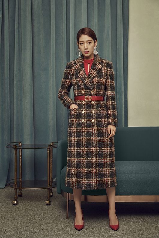 Actor Park Shin-hye flaunts glamorous beautySalt Entertainment released a winter picture of a clothing brand that Park Shin-hye is working as an Exclusive Model.Park Shin-hye showed off his colorful charm through this winter picture.He showed off his eye-catching side in a black and white dress, and he showed off his chic and luxurious appearance with an intense red color coat.In particular, Park Shin-hye has enhanced the perfection of the picture with a more luxurious atmosphere with deep eyes and restrained poses combined with various styling.Meanwhile, Park Shin-hye has finished filming the movie Call and is set to film and film #ALONE.