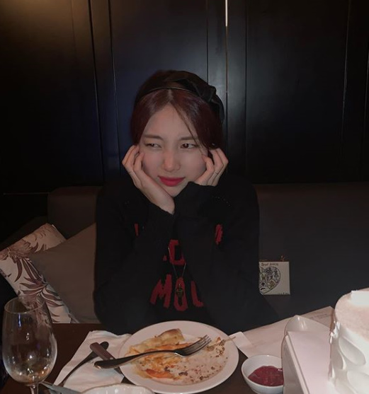 Bae Suzy, who is a girl group Miss A and also active as an actor, told her cute routine.Today, three days later, Singer and Actor, Bae Suzy, posted a picture with Ship-Tong Iran through his personal Instagram account.In the open photo, Bae Suzy is enjoying a leisurely life with a glass of wine in a wibar.Especially, he showed cute charm even with his frowned expression and caught the attention of fans.On the other hand, Bae Suzy is about to come back to the house theater with SBS new gilt drama Baega Bond which will be broadcasted on the 20th.Singer and Actor Lee Seung Gi is expected to meet again, and fans are expected to expectBae Suzy Instagram account