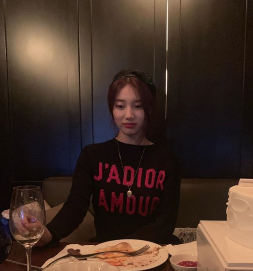 Bae Suzy, who is a girl group Miss A and also active as an actor, told her cute routine.Today, three days later, Singer and Actor, Bae Suzy, posted a picture with Ship-Tong Iran through his personal Instagram account.In the open photo, Bae Suzy is enjoying a leisurely life with a glass of wine in a wibar.Especially, he showed cute charm even with his frowned expression and caught the attention of fans.On the other hand, Bae Suzy is about to come back to the house theater with SBS new gilt drama Baega Bond which will be broadcasted on the 20th.Singer and Actor Lee Seung Gi is expected to meet again, and fans are expected to expectBae Suzy Instagram account