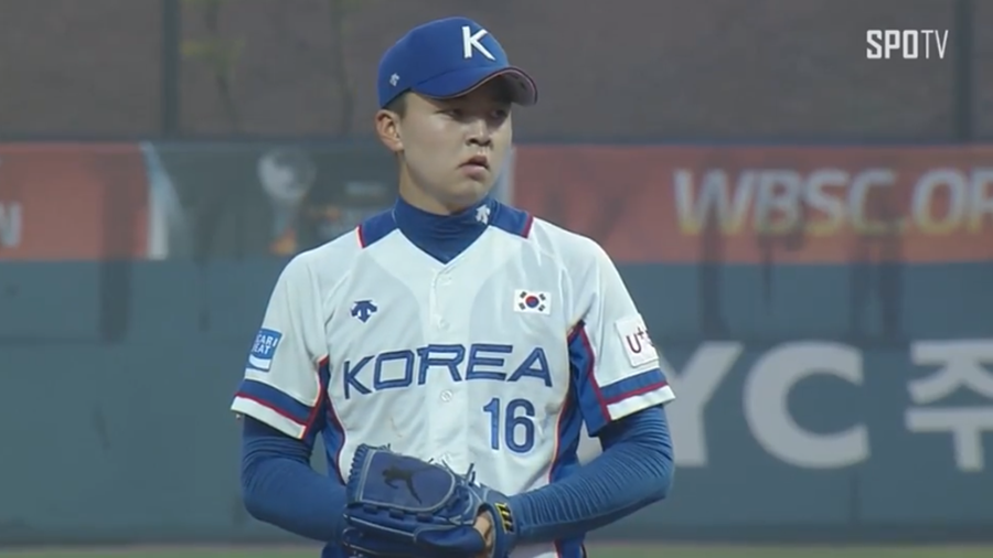 It thrilled LG Twins fans.In 2020, first-choice rookie Lee Min-ho (18, Wheemungo) proved an outstanding pitching; he had a no-hit pitch in five innings, slamming fans eyeballs before joining the club.Lee Min-ho started in the fourth game of Group B qualifying with Nicaragua at the 29th World Baseball Softball Federation (WBSC) Under-18 Baseball World Cup at Hyundai Cha Dreamball Park in Busan on the 2nd, and played a perfect five-inning no-hitter.The team played a part in winning the rain cold game in the 9-0 and 6th innings.He was brilliant with four pitches: a heavy fastball with a maximum speed of 148 km/h, which led to a nickaragua batter bat being lost.The catcher Kang Hyun-woo was strong enough to push Mitt back. The movement was also excellent.This year, we have the fastest arrest among high school students, and our potential as a pitcher is the best (among the drafties), said LGs Cha Myung-seok, who picked Lee Min-ho as the first nominee.Lee Min-ho proved that the managers evaluation was moderate.Kyonggi had fun with a slow curve of 110km early in the game, and the fifth pitch he threw to Carlos Bravo in the absence of a runner in the first inning.In the ball count 2-2, he pulled out a Bravo hut swing with a slow curve, sending it back to the turbulent dugout.Seo Yong-bin, Sport Club do Recipe TV commentator, said, Slow curves are effective because fastball is good.When asked if it was the ball combination intended after Kyonggi, I did not talk to Hyun-woo (Kang), but I was not in good condition today (the 2nd).I was concerned that the batting would extend far because (the main weapon) sliders were hit, and (the slider) was a slow ball, so I chose a slower change ball, the slower curve, he explained.Lee Min-ho was late on: he picked up the second pitch against the leadoff hitter Jorge Brook Lopez in the fifth inning, 4-0, neatly inducing a hurdle.He threw another slider at the ball count 1-2. Hutswing. Speed and deflecting angle were all good. Brook Lopez dropped his head.The forkball was good, too, and the crystal ball was a forkball when he struck out two of Ricardo Engira Masilamani in the third inning.Two powerful fastballs made a ball count 0-2 and then lost two Massu Engira Masilamani bats with a forkball that fell in the middle.Lee Min-ho was greedy: he indicated he wanted to learn the fifth, specifically when asked which one he wanted to hone, the answer change-up quickly returned.I want to learn one more kind of thing, I want to hone my change-up, but its not a problem I can decide.Its the area to discuss with coach, coach Pitcher, after joining (at LG, who nominated me), so for now, Im just eating it.He spoke as well as the fresh ball. He was sober, so polite.I threw it with a determination to win unconditionally even if I was hit because I could not finish first in the group today (2nd), a great Pitcher, who told a eighteen-year-old Pitcher, Ma, I try to get a try.The former South Korean team Kyonggi will be broadcast live on Sport Club do Recipe TV (SPOTV), Sport Club do Recipe TV 2 (SPOTV2) and Sport Club do Recipe TV Plus (SPOTV+).Online Sport Club do Recipets platform Sport Club do RecipeTibi Now (SPOTV NOW) is also available.