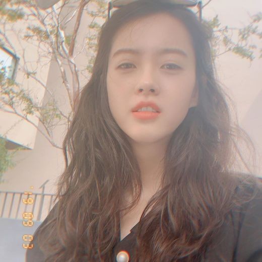 Actor Go Ah-ra has reported on the latest.Go Ah-ra posted a picture on his Instagram on the 9th day with a message saying, Good Wind, wait for autumn. Have a good Haru.The photo shows Go Ah-ra looking at the camera with his eyes.The sunlight in the picture, the hair scattered in the wind, and the natural expression attract the attention of the viewers.Meanwhile, Go Ah-ra met with viewers through the drama Hatch, which last April.