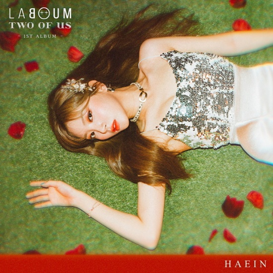 The group LABOUM (Yoo Jung, So-yeon, ZN, Haein, and Ahn Sol-bin) announced their comeback on the 19th, and released Haeins Teaser Image for the second time.LABOUM opened Haiins Teaser Image following member Ahn Sol-bin, who was released on the 2nd through the official SNS channel at 1 pm on March 3.In the open photo, Haein captivates his eyes with deadly eyes and atmosphere, and attracts fans through more mature visuals.LABOUM has been active in individual activities such as drama, entertainment, and OST, and will continue its active comeback activities by releasing its first full-length album Two Of Us on several online music sites in about nine months on the 19th.Photo: Global H-media