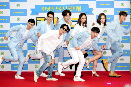 On the 26th of last month, Running Man held a fan meeting for Running Gu in Korea, which was held several times overseas, but it is the first domestic fan meeting.Regarding the reason for planning the fan meeting, Jung PD said, I thought that everyone had made something together.I was hoping to share time with the fans and make the members more intimate and honest, he said. I wanted to be able to see the video of overseas fan meetings and to be able to keep up with the members on stage.Theres no entertainment in SBS history that has gone beyond the ninth anniversary, and the program is likely to last forever, but it disappears suddenly. I wanted to do (fan meetings) this time I was in charge of the Running Man.I planned it in the hope that it would last ten years, he added.I told the members before the final stage of the fan meeting that I would be divided after this, said Jeong. I didnt know we would make it, he said.Seok-jin is 54 years old. Even in his 20s, he has a lot of fun. He has a hard time.I told them that after they passed, they would have something to remember.As for the preparation process for the fan meeting stage, The choreographer, Ria Kim, almost gave up.There were some people who danced well, but some people were not able to dance naturally, Song Ji-hyo said. Song Ji-hyo was vulnerable and Ji Seok-jin was old.I tried to die, but I practiced my personal practice, and Song Ji-hyo also received a video from the choreographer and practiced it.Jung PD, who joined the production team of Running Man in 2010, became the main director in 2015. Running Man is a program that started with a Game variety, so it feels limited in scalability.Some people say its not trendy, he said. In the past, stories of manipulation were told about the dramatic end of storytelling.Just as Yoo Jae-seok got the nickname of Yurs Willis and Yums Bond, the character of the members was big before.Now, I wanted to see human aspects such as human Yoo Jae-seok, human Song Ji-hyo, and human Kim Jong-guk. I tried to make the members appearance realistic.The most critical time for Gary to leave the Running Man was the crisis, said Jung. As one member left, the morale of other members fell, he said.I thought it would end like this, but Yoo Jae-seok helped me a lot, and when I recruited Jeon So-min and Yang Se-chan, the members actively helped me, he said.As for the two who joined in 2017, he said, Jeon So-min is like the real thing. She is like the youngest daughter. She is a brother.Jung PD said, Running Man is a professional attitude that is trying to work hard, the character and personality of the members.Even if the items are not good and the broadcast is disappointing, the core fan base has a strong feeling for the members, he said.There are many people who ask why Running Man is awarded overseas, but in fact, a foreign PD said Running Man content is not difficult for anyone to see.Jung emphasized the proper combination of the Running Man and the Running Man with the future direction. When I catch the item, I try to dissolve the Running Man as much as possible.It shows you something that isnt Running Man to attract people who dont see Running Man at all.Sometimes we make a terrible hybrid, but even if the production team changes, I hope that the juniors will worry about the combination of Running Man and not Running Man, he said.I hope that the audience will have a lot of observational entertainment, but that juniors will not let go of the variety like Running Man, he added.