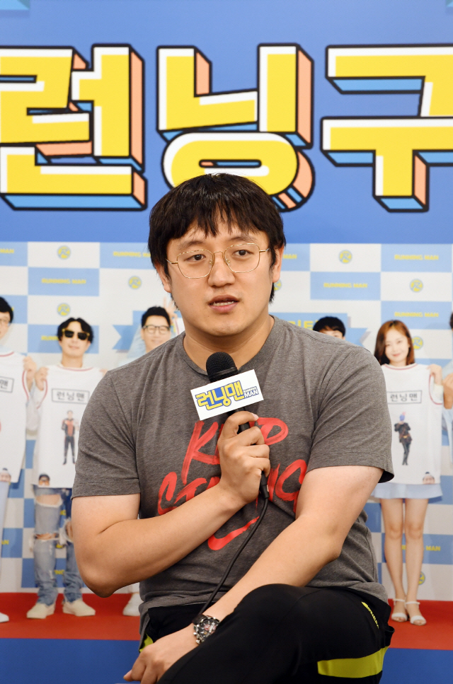 PD Jung Chul-min mentioned the time of Danger of Running Man.I think it was the most Danger when Gary said he would go out, said Jung Chul-min, a PD.The direction was shaken and it was a difficult time. Running Man was loved by the core content of name tags, but it was like a time when expectations were falling.Then Gary said, I think I should go out, and then I went out even though I persuaded him, and Danger came because of the members departure.When I met, everyone felt a bit hit in the organization and there was a time when we will end up going this way, and Mr. Yoo Jae-Suk trusted me a lot and pushed me, and I believed in Jeon So-min and Yang Se-chan, and I said I would die.Lee Kwang-soo also saved Sechan and Somin.I think all the members have made Danger pass, and I miss Gary, but I think Running Man without Gary will be a program that receives his own love. Running Man is a program that solves the missions of the best South Korean entertainers everywhere, and unveils the hidden back of the South Korean landmarks through constant rush and urgency confrontation. It is a longevity program of SBS which is being broadcast for nine years after it was first broadcast on July 11, 2010.After taking its own highest rating of 18% (Nilson Korea, national standard) on the broadcast on November 27, 2011, it is now slowing down. It is maintaining an average audience rating of 6%.