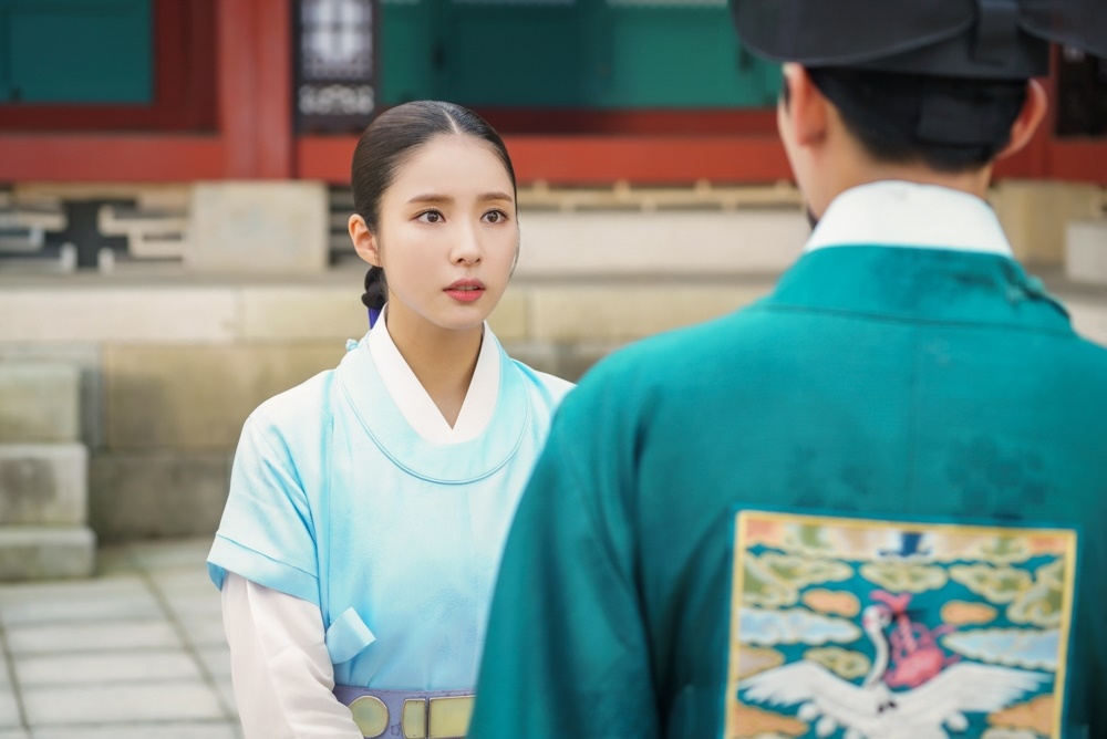 Na Hae-ryung Shin Se-kyung, Lee Ji-hoon! Tense in a war of words without concessions! The new officers, Na Hae-ryung, Shin Se-kyung and Lee Ji-hoon, are at odds over their beliefs as cadets.Among them, Park Ki-woongs order to exile Lee Ji-hoon and Large Hu Ji-woo is robbed of the gaze because the officers of the presiding officers are in an emergency meeting at the main floor.MBC tree Drama Na Hae-ryung (played by Kim Ho-soo / directed by Kang Il-soo, Han Hyun-hee / produced Chorokbaem Media) released a tense confrontation between Koo Hae-ryung (Shin Se-kyung) and his senior officer Min Woo-won (Lee Ji-hoon).Na Hae-ryung, starring Shin Se-kyung, Cha Eun-woo, and Park Ki-woong, is the first problematic first lady of Joseon () Na Hae-ryung and the Phil full romance annals by Prince Irim (Cha Eun-woo) in the reverse mother Solo.Lee Ji-hoon, Park Ji-hyun and other young actors such as Kim Ji-jin, Kim Min-sang, Choi Duk-moon and Sung Ji-ru are all out.Na Hae-ryung and Woo Won, who are confronting each other in the public photos, were included.Na Hae-ryung, who believed in Woo-won, who has always emphasized the importance of the responsibility and remorse of the officer, is sharply glaring at him and expressing his opinion, amplifying tension.He was then spotted with Prince Lee Jin (Park Ki-woong) and Woo Won in Large.Woo-won is serious, but he is saddened as if he is resigned somewhere, and he wonders what he told Lee Jin.In addition, the appearance of the cadets sitting around the main floor was also revealed, and while everyone is talking with a serious expression, the appearance of Woo Won and the Bible (Ji Gun-woo) is not seen, drawing attention.In particular, in the trailer released at the end of the 27-28 episode of the new cadet Na Hae-ryung, Lee Jin is shown saying, Lets send a exile after collecting the title of the censorship Bible, which amplifies curiosity about what happened to Na Hae-ryung, Woo-won and Seo-kwon.The news of the exile of the western part of the country like a lightning bolt will turn over the door, said Na Hae-ryung, a new employee. I would like to ask for your attention because Na Hae-ryung and Woo-won, who have been exceptionally strong,Na Hae-ryung, starring Shin Se-kyung, Cha Eun-woo and Park Ki-woong, airs 29-30 episodes today (Fourth) Wednesday night at 8:55 p.m.iMBC Photos