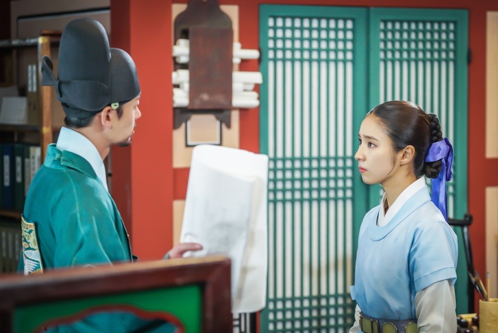Na Hae-ryung Shin Se-kyung, Lee Ji-hoon! Tense in a war of words without concessions! The new officers, Na Hae-ryung, Shin Se-kyung and Lee Ji-hoon, are at odds over their beliefs as cadets.Among them, Park Ki-woongs order to exile Lee Ji-hoon and Large Hu Ji-woo is robbed of the gaze because the officers of the presiding officers are in an emergency meeting at the main floor.MBC tree Drama Na Hae-ryung (played by Kim Ho-soo / directed by Kang Il-soo, Han Hyun-hee / produced Chorokbaem Media) released a tense confrontation between Koo Hae-ryung (Shin Se-kyung) and his senior officer Min Woo-won (Lee Ji-hoon).Na Hae-ryung, starring Shin Se-kyung, Cha Eun-woo, and Park Ki-woong, is the first problematic first lady of Joseon () Na Hae-ryung and the Phil full romance annals by Prince Irim (Cha Eun-woo) in the reverse mother Solo.Lee Ji-hoon, Park Ji-hyun and other young actors such as Kim Ji-jin, Kim Min-sang, Choi Duk-moon and Sung Ji-ru are all out.Na Hae-ryung and Woo Won, who are confronting each other in the public photos, were included.Na Hae-ryung, who believed in Woo-won, who has always emphasized the importance of the responsibility and remorse of the officer, is sharply glaring at him and expressing his opinion, amplifying tension.He was then spotted with Prince Lee Jin (Park Ki-woong) and Woo Won in Large.Woo-won is serious, but he is saddened as if he is resigned somewhere, and he wonders what he told Lee Jin.In addition, the appearance of the cadets sitting around the main floor was also revealed, and while everyone is talking with a serious expression, the appearance of Woo Won and the Bible (Ji Gun-woo) is not seen, drawing attention.In particular, in the trailer released at the end of the 27-28 episode of the new cadet Na Hae-ryung, Lee Jin is shown saying, Lets send a exile after collecting the title of the censorship Bible, which amplifies curiosity about what happened to Na Hae-ryung, Woo-won and Seo-kwon.The news of the exile of the western part of the country like a lightning bolt will turn over the door, said Na Hae-ryung, a new employee. I would like to ask for your attention because Na Hae-ryung and Woo-won, who have been exceptionally strong,Na Hae-ryung, starring Shin Se-kyung, Cha Eun-woo and Park Ki-woong, airs 29-30 episodes today (Fourth) Wednesday night at 8:55 p.m.iMBC Photos