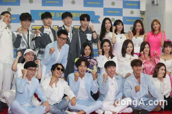 PD Jung Chul-min of Running Man looked back at the preparation process for fan meeting.They were all in trouble, he said honestly.Running Man, which was first broadcast on July 11, 2010, became a representative longevity entertainment program for SBS after receiving the Nine-year anniversary this year after a big and small crisis.Jung Chul-min PD, who started as the youngest supporting director of Running Man and served as the main director of Running Man, returned to Running Man in May after successfully completing the new entertainment Michu 8-1000.Under his plan, Running Man held a fan meeting Running District as an event to commemorate the nine-year anniversary at Ewha Womans University Auditorium on the 26th of last month.Ji Suk-jin was the most nervous member.I know that Ji Suk-jin was burdened with mental pressure, saying, What if there is no response, and what if I ruin the stage, said Jeong.But there were so many fans who cheered and applauded my brother.My brother said, I was a person who did not have such feelings, but it was really hard to endure tears because of the creeps. I lived and said this experience was 30 years.