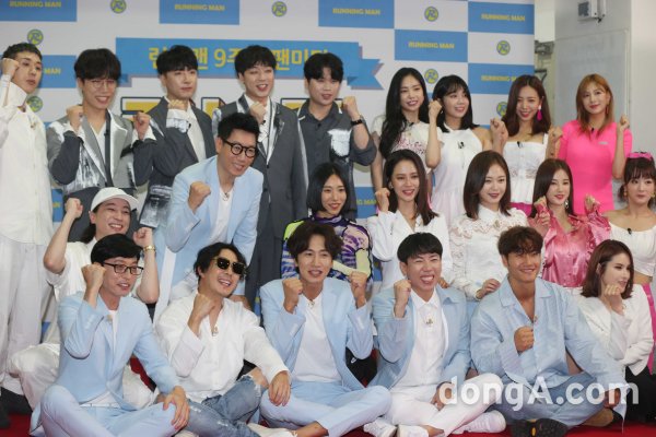 After breaking the start on July 11, 2010, Running Man, which was held in the big and small Danger this year, was held at the Nine-year anniversary.PD Jung Chul-min, who started as the youngest supporting director and leads the program as the main director, looked back at the nine-year time accumulated by Running Man and the Nine-year anniversary commemorative fan meeting held last month.Jung PD has been open about the reason why he held a fan meeting in Nine-year anniversary, not the 10th anniversary.Theres no program in SBS entertainment history thats been in full swing for ten years, and I dont know when and how it will be, so I thought about it when I think about it.I cant promise you what will happen to people.This fan meeting was a special memory for both members of Running Man including two people.The members said they were horrified by the illusion, they did well and they had a lot of luck, said Jeong.I thought I was good at doing it, too. Especially Yoo Jae-Suk, who was behind the stage ahead of the final stage, said, I think it will be empty when this is over.I didnt know how to do it. I was worried, but I thank the members for their hard work. I think I did well.When I was preparing for fan meeting this time, when I was too hard, Yoo Jae-Suk said, Its hard, but I think there will be an ending that you thought, so I can get better.I promised my brother that there would be something left and rewarding, so I told him not to go to the end.Jung PD expressed deep confidence that even when Running Man was hit by the worst Danger, he was able to break Danger with the help of Yoo Jae-Suk.When Gary decided to go out, the ratings were down sharply and the direction of the program was confusing. As one member left, Danger came to the other members.Boon Danger would be in a position to break up like this. He was worried about how to break up Danger, but Yoo Jae-Suk was a stranger.He trusted me, he confessed.When I recruited Jeon So-min and Yang Se-chan, the members, including Yoo Jae-Suk, actively helped me and I was also determined to die.We all worked together to cross Danger, and now we dont have Gary, but we think hes a program thats loved by us.As for future direction, Ive been trying a lot to solve the negative chording man image, and Ive tried a lot of different things, but now I dont have a few other variety ideas.Nevertheless, I try to dissolve the Running Man and Running Man as much as possible with the items I can do.Sometimes it creates a terrible hybrid, but if you try it, you might get something.If I leave my hand, I think other juniors will be able to do it with another color on Running Man The fan meeting Running District Project, which members of Running Man have joined together, will be available for three weeks starting from the broadcast on the 8th.Sundays at 5 p.m. on SBS.