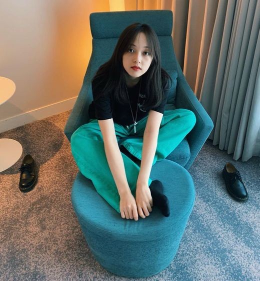 Actor Kim Bo-ra announced the current situation with a daily picture of a unique atmosphere.On the 4th, Kim Bo-ra posted a picture on his Instagram.Kim Bo-ra is sitting on a blue Sofa and looking at the camera with a languid eye. Kim Bo-ras charm, which perfectly digests turquoise pants, attracts attention.Kim Bo-ra played Cindy, the homemaster of Chasian (played by Jung Jae-won) in the drama on TVNs Her Privacy, which ended in May.