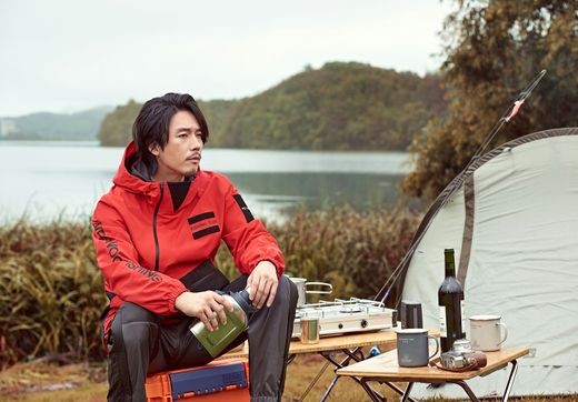 Actor Jang Hyuk is showing a picture urging autumn, and is gathering eye-catching by showing off a profound masculine beauty in a changing season.On the 4th, Jang Hyuk showed off his unique style of Jang Hyuk, such as a colorful anorak and a neat jacket, and a sleek jaw line and a long hair style.On the other hand, Jang Hyuk will play the role of Lee Bang-won, who is not recognized by the nations ball in the JTBC new monthly drama My Country scheduled to be broadcast in October and is in a cold and lonely fight while losing his position as a taxpayer.The 2019 F/W collection and pictorials, which Jang Hyuk participated in, will be released on the official Westwood website and SNS.
