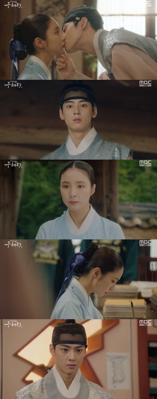 New officer Rookie Historian Goo Hae-ryung Cha Eun-woo refused to marry for Shin Se-kyung.In the 29th and 30th episodes of MBCs New Entrepreneur Rookie Historian Goe-ryung broadcast on the 4th, Lee Rim (Cha Eun-woo) Rookie Historian Goo Hae-ryung (Shin Se-kyung) were depicted in the farewell Danger.On this day, Irim went home to meet Rookie Historian Goo Hae-ryung who spent the holiday.At this time, Irim slowly looked at the room of Rookie Historian Goo Hae-ryung, and Rookie Historian Goo Hae-ryung said, What do you see that?I do not think its the first time, Irim said. It was a room in Gussari at the time, and now it is my GLOW room.Especially Irim, What if youve decided. I hope you meet every day. Like this. No remorse, no uniform. No military. Just like this.In addition, Lee Lim and Rookie Historian Goo Hae-ryung met Oh Eun-im (Lee Ye-rim) and Hearan (Jang Yu-bin) while taking a walk with their hands.Hearan said, If you are a doctor, you have to share all the secrets like a doctor. What about this betrayal? And Oh Eun-im also said, What will happen?So I have become such a black heart. Ive been with you since I first met you. I... Why are you lying to me anyway? You go to the precepts and tell them.Rookie Historian Goo Hae-ryung confessed, I have a man, so do not face the eyes, do not take the dinner, do not take the dinner, do a very nice job, and then leave the school like a knife on time.However, Danger came to Irim and Rookie Historian Goo Hae-ryung, who ordered Itae (Kim Min-sang) to set up a ritual service for Irims marriage.Heo Sam-bo (Sung Ji-ru) ran to Irim, and fussed, saying, The ritual is set up, and the King ordered Mamas marriage.Rookie Historian Goo Hae-ryung overheard the conversation between Hussambo and Irim and said, I am reducing it.Lee caught Rookie Historian Goo Hae-ryung and said, What are you reducing? I am so absurd.Rookie Historian Goo Hae-ryung said: You didnt want to go out to Saga for a long time and live.I did not want to go out like this. I do not want to worry about you. I do not want to marry anyone else.If you are in the same mind as me, he persuaded.Rookie Historian Goo Hae-ryung resigned, saying, What if it is the same mind? I have to live as a couple in the script for the rest of my life in exchange for that mind.Eventually, Irim took Rookie Historian Goo Hae-ryung to visit Daehan Lim (Kim Yeo-jin); Irim said, Get the Ghantaekryeong and stop my marriage.I already have a GLOW in my heart, so deeply I do not want anyone other than that GLOW Photo = MBC Broadcasting Screen